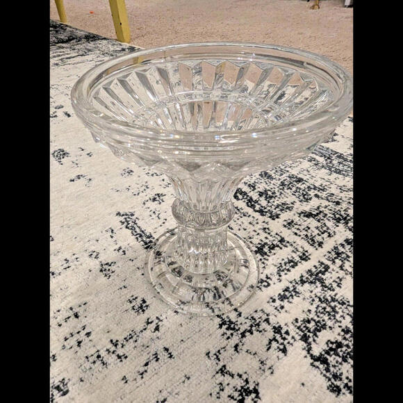 Beautiful Elegant Crystal Candlestick Holder-Great Condition. 5.75in Tall - Picture 7 of 7